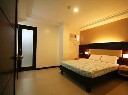 Olongapo Travel Lodge Exteriör bild